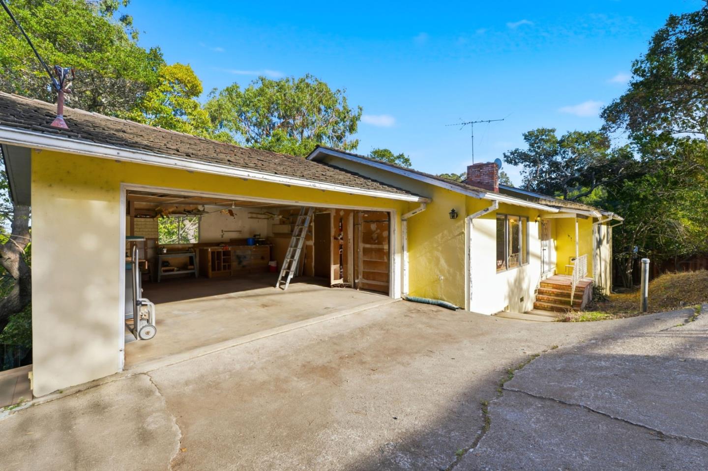 Detail Gallery Image 4 of 47 For 3915 Kingridge Dr, San Mateo,  CA 94403 - 3 Beds | 2 Baths