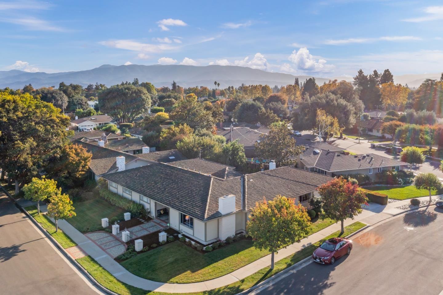 Detail Gallery Image 4 of 35 For 2139 Cedarwood Ln, San Jose,  CA 95125 - 5 Beds | 2/2 Baths