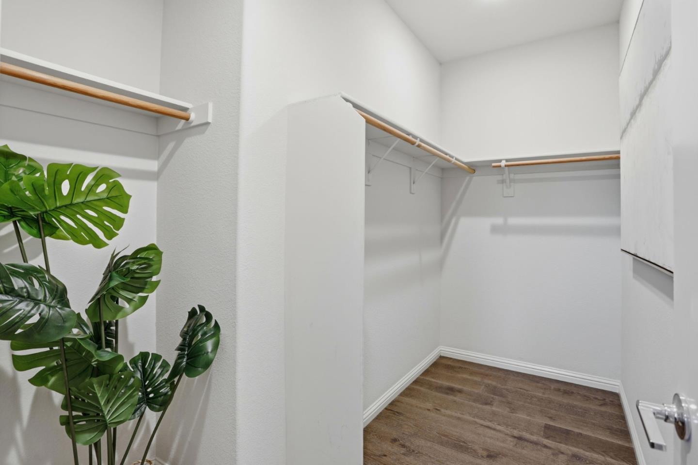 Detail Gallery Image 25 of 33 For 2051 Mahuron Cir, San Jose,  CA 95133 - 4 Beds | 3 Baths