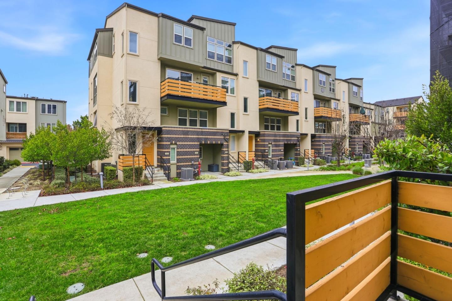 Detail Gallery Image 3 of 33 For 2051 Mahuron Cir, San Jose,  CA 95133 - 4 Beds | 3 Baths