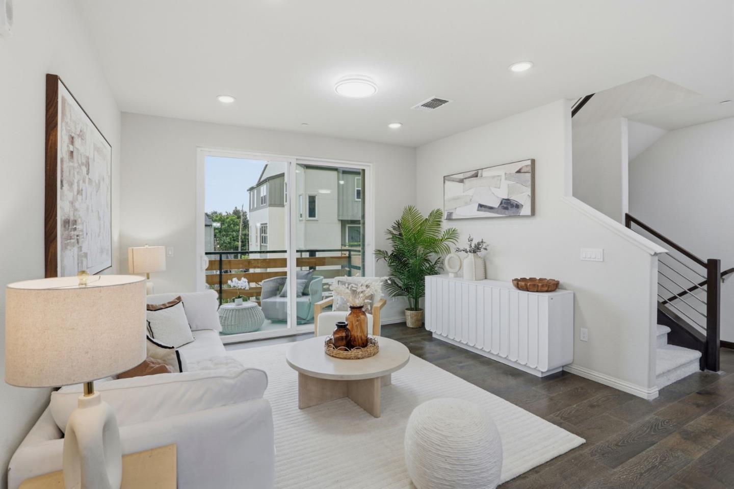 Detail Gallery Image 4 of 33 For 2051 Mahuron Cir, San Jose,  CA 95133 - 4 Beds | 3 Baths