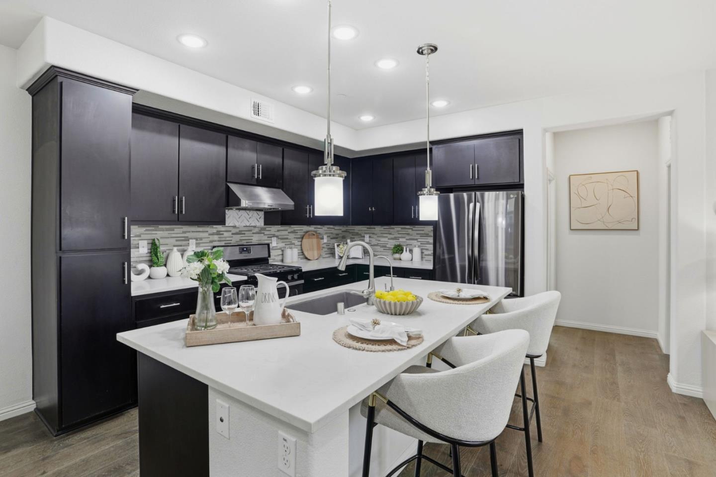 Detail Gallery Image 7 of 33 For 2051 Mahuron Cir, San Jose,  CA 95133 - 4 Beds | 3 Baths