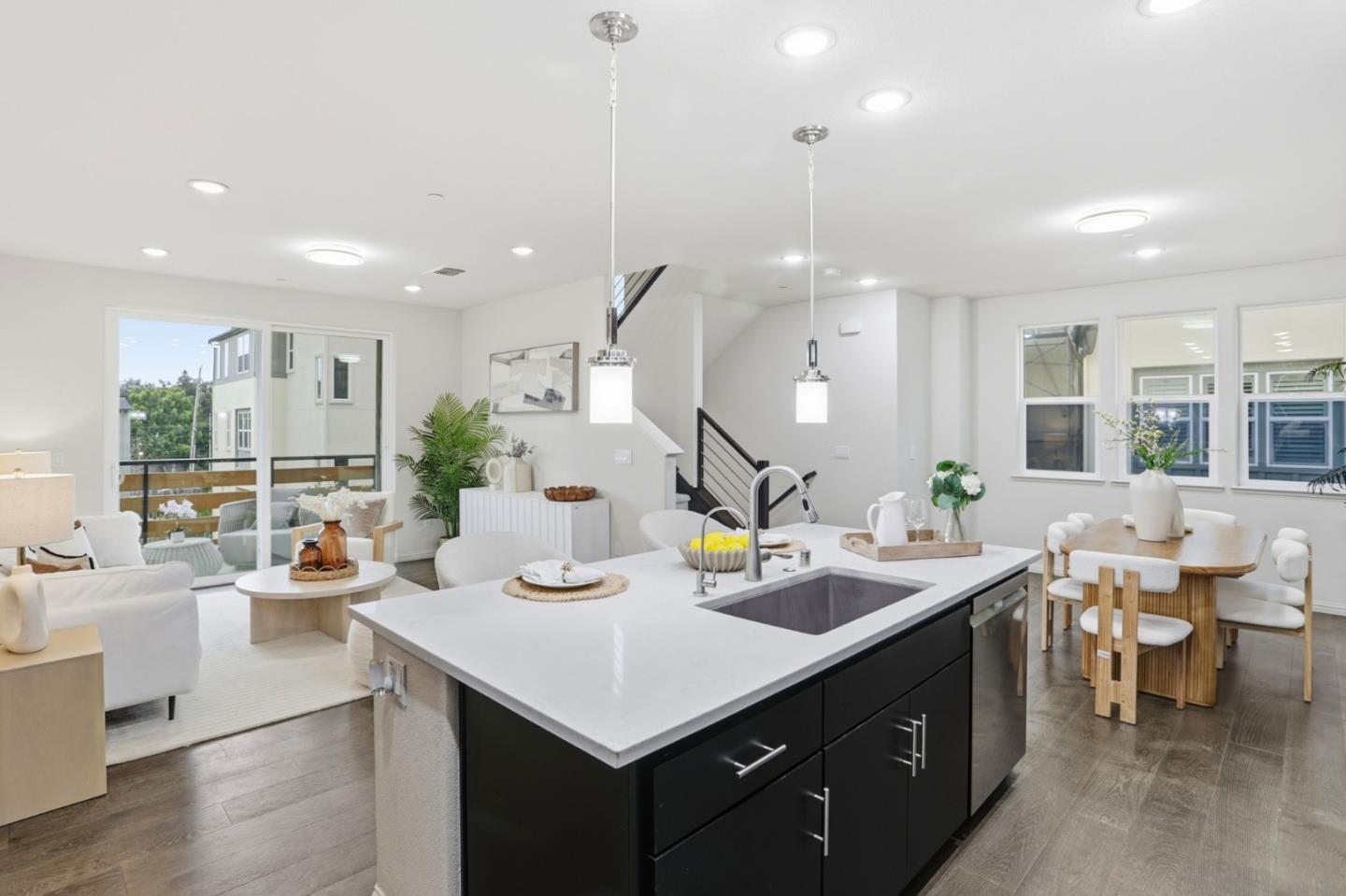 Detail Gallery Image 8 of 33 For 2051 Mahuron Cir, San Jose,  CA 95133 - 4 Beds | 3 Baths