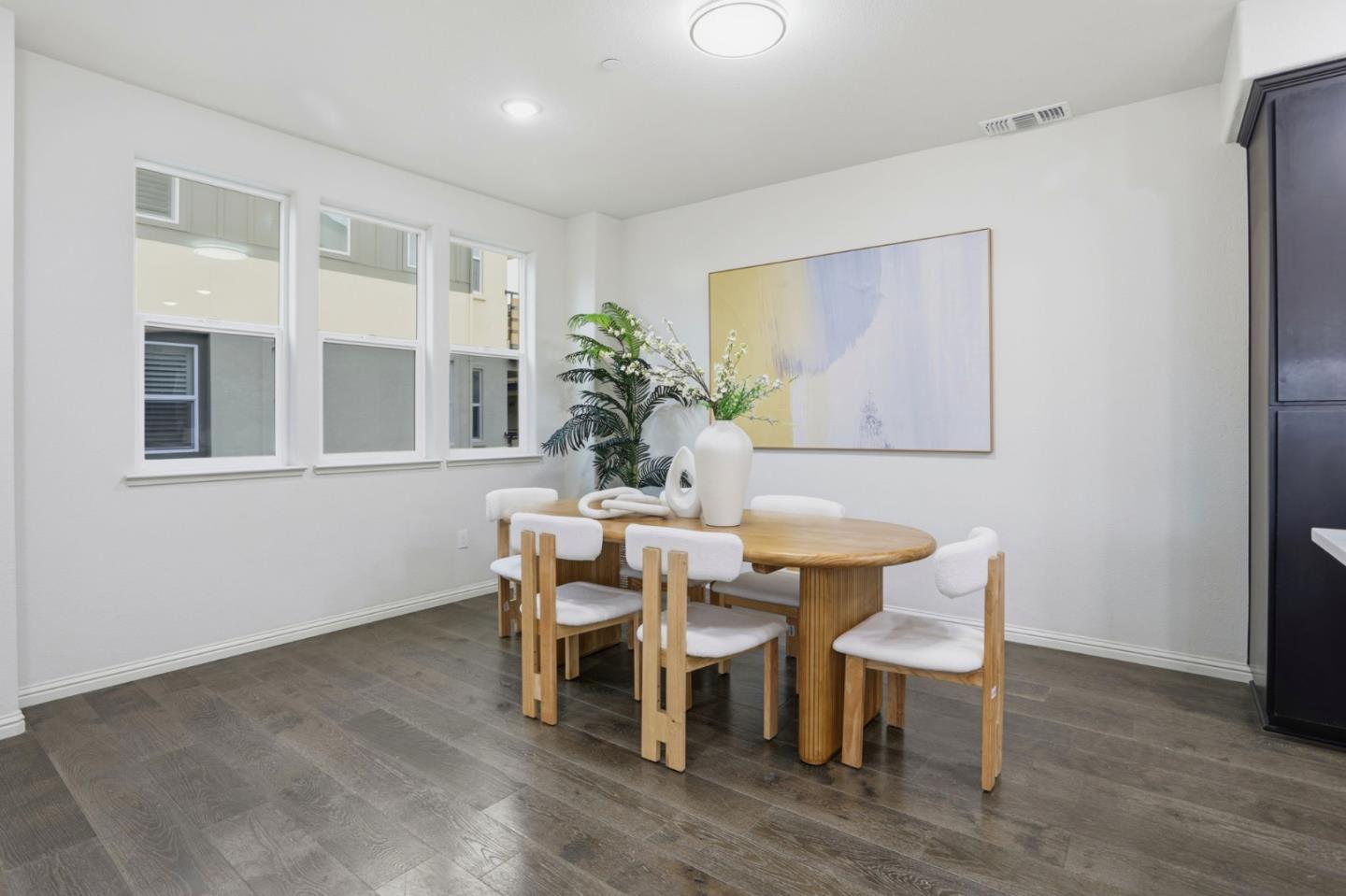 Detail Gallery Image 9 of 33 For 2051 Mahuron Cir, San Jose,  CA 95133 - 4 Beds | 3 Baths