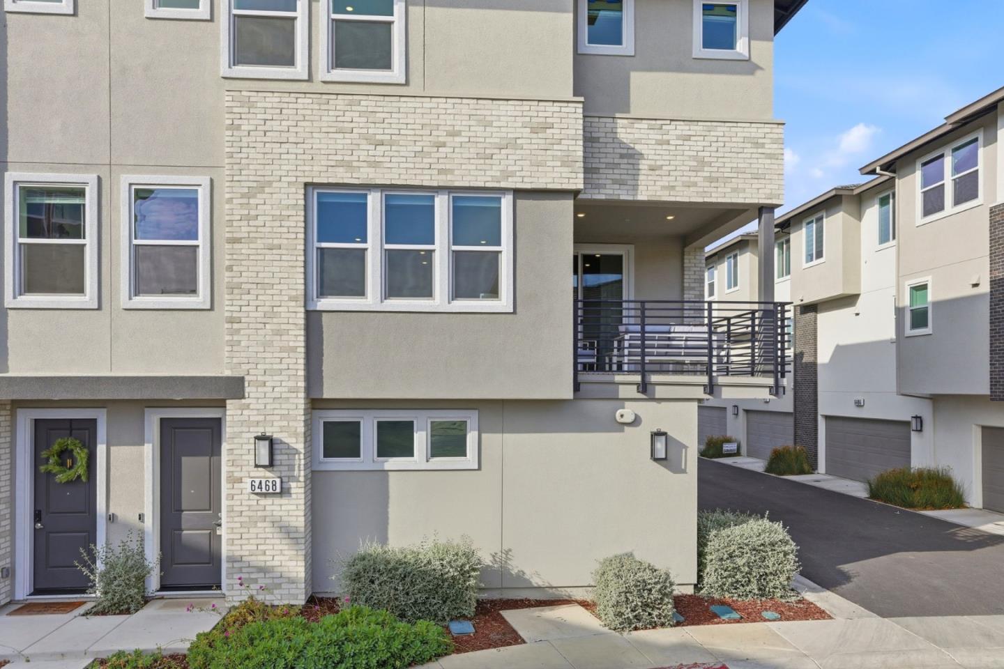 Detail Gallery Image 2 of 32 For 6468 Rosebay Ct, Dublin,  CA 94568 - 3 Beds | 2/1 Baths