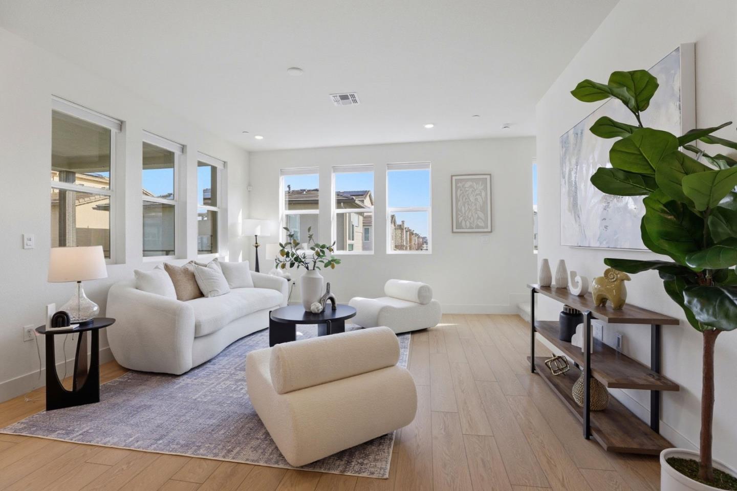 Detail Gallery Image 3 of 32 For 6468 Rosebay Ct, Dublin,  CA 94568 - 3 Beds | 2/1 Baths