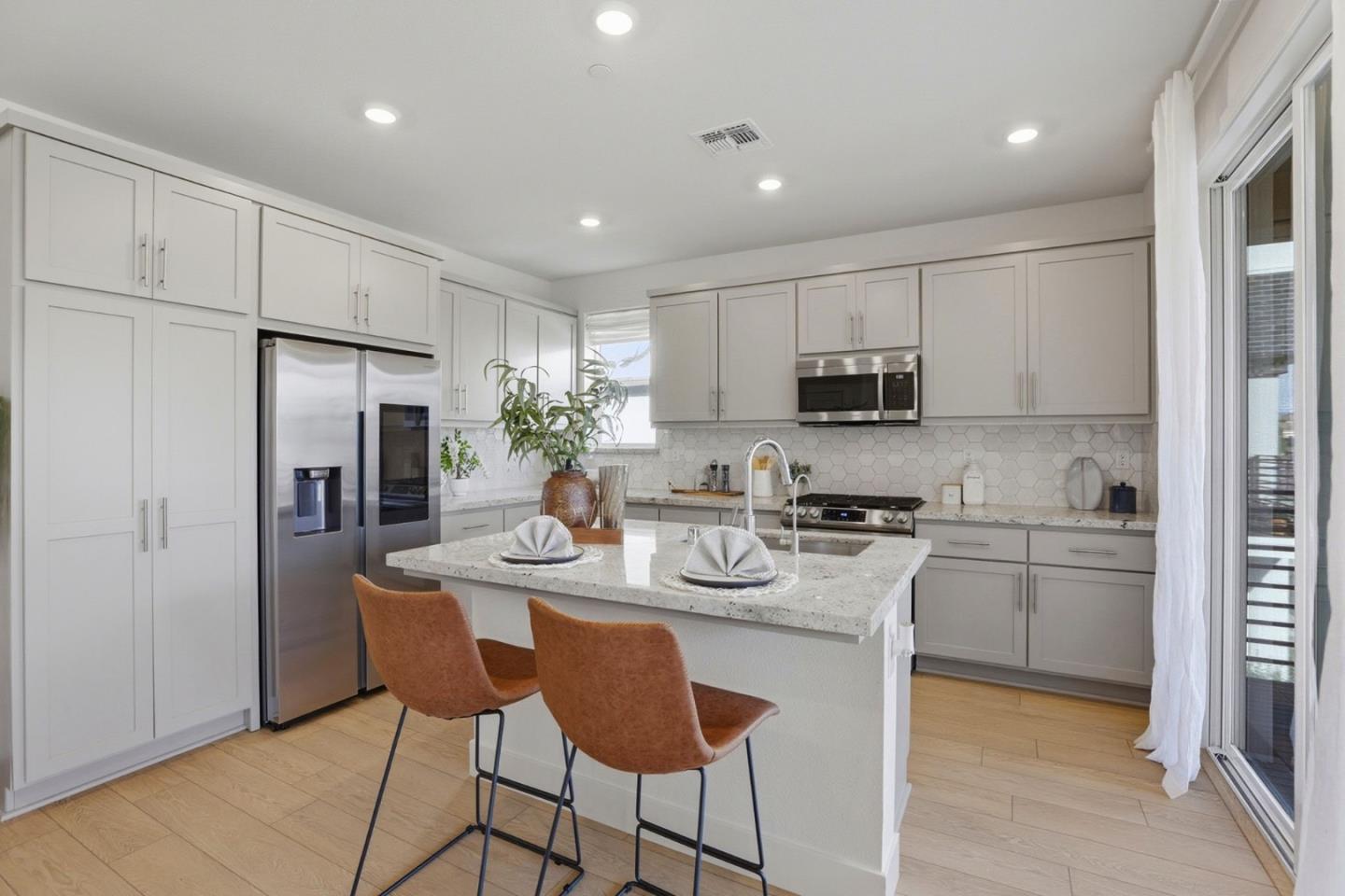 Detail Gallery Image 7 of 32 For 6468 Rosebay Ct, Dublin,  CA 94568 - 3 Beds | 2/1 Baths