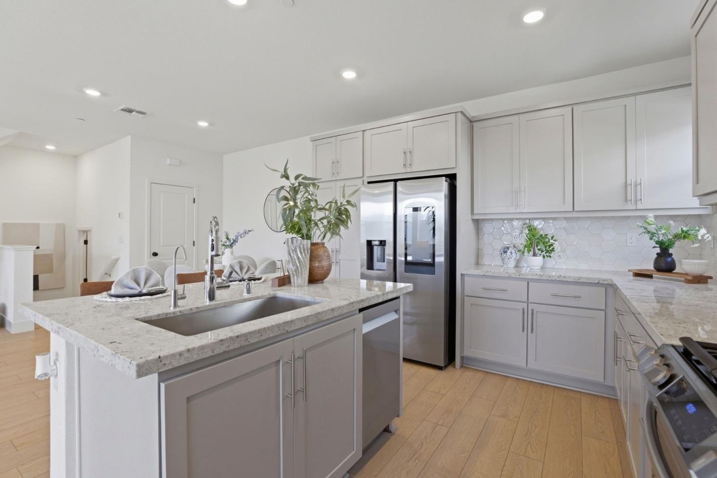 Detail Gallery Image 8 of 32 For 6468 Rosebay Ct, Dublin,  CA 94568 - 3 Beds | 2/1 Baths