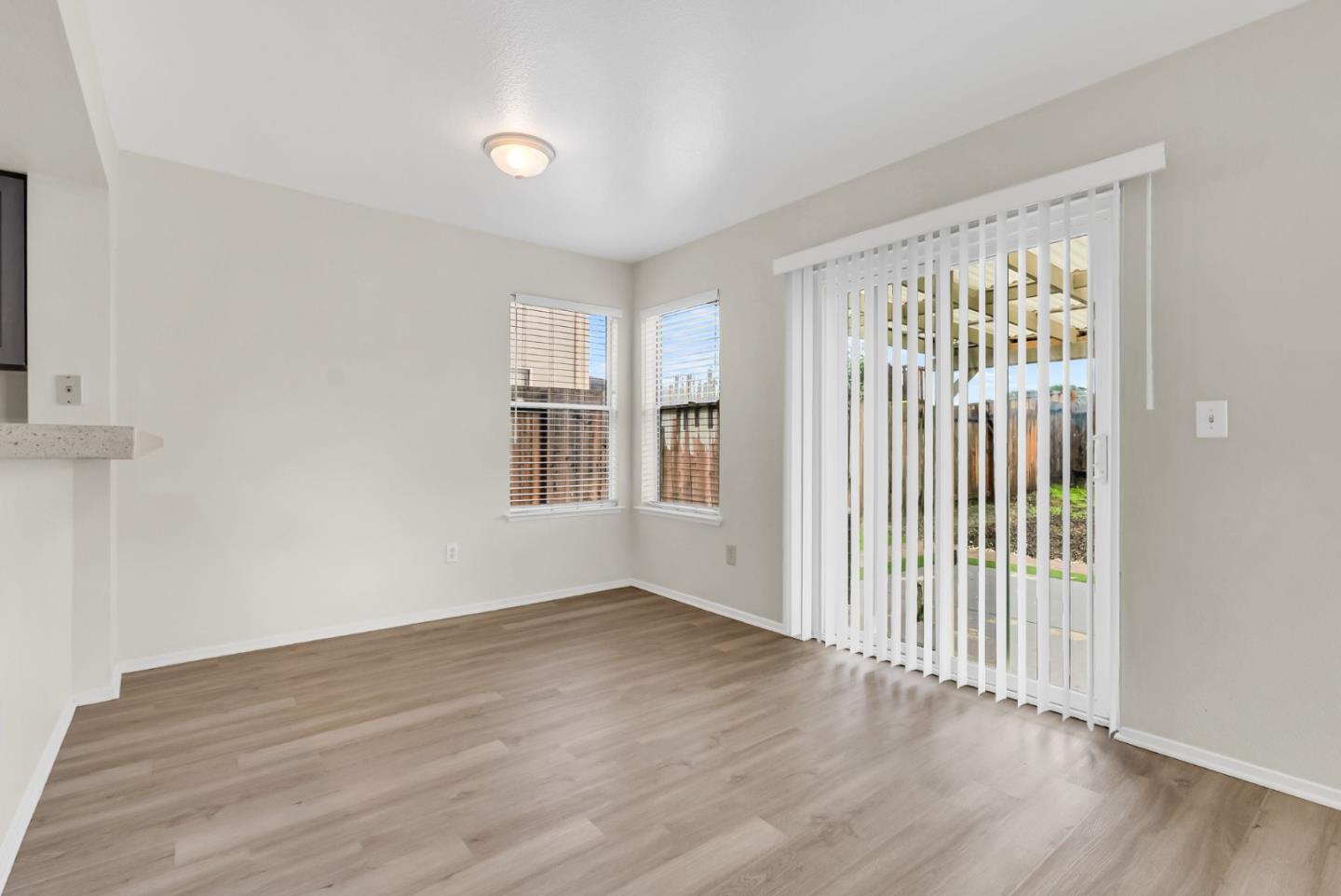 Detail Gallery Image 4 of 20 For 4863 Bayside Way, Oakley,  CA 94561 - 3 Beds | 2/1 Baths