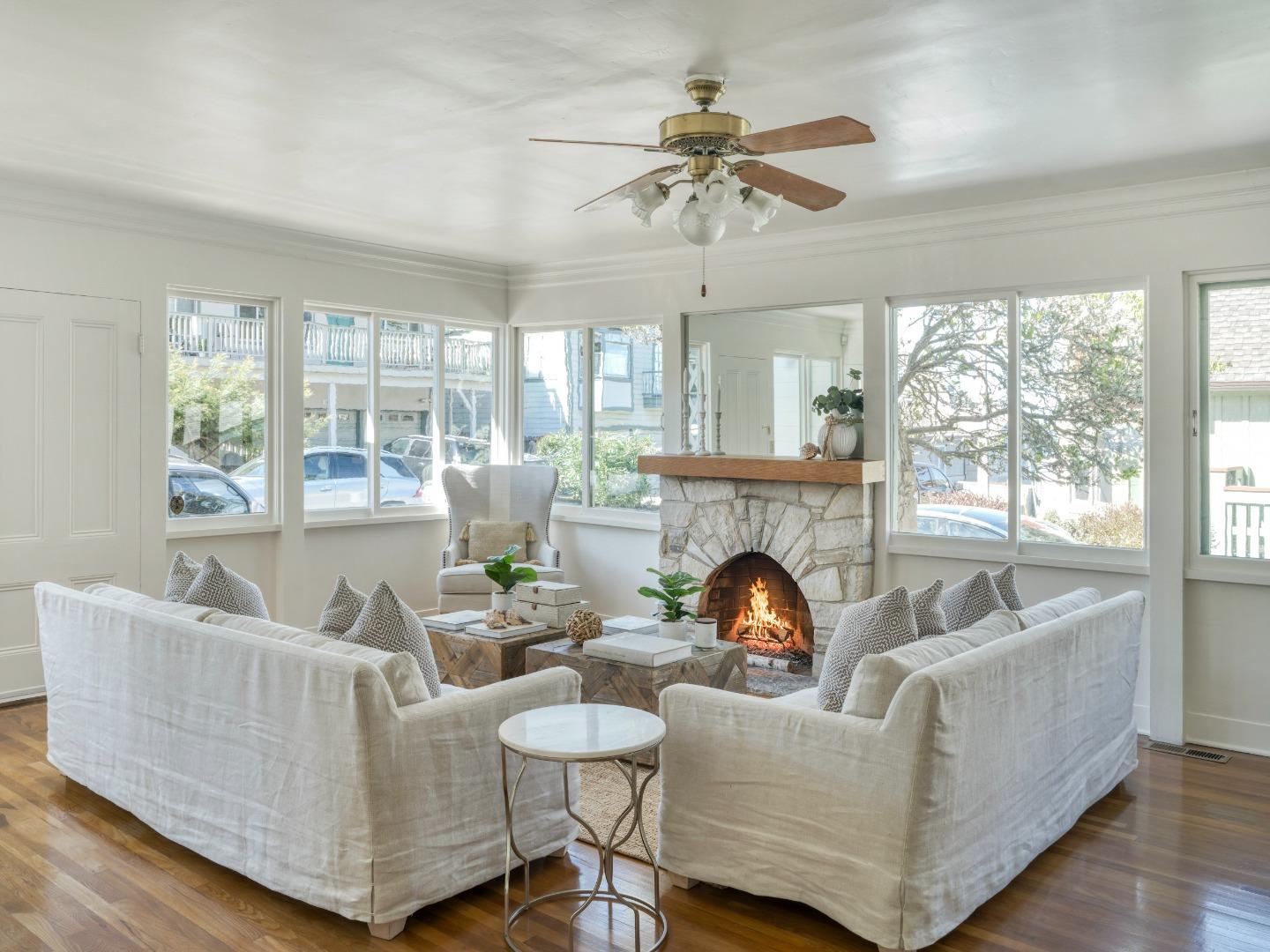 Detail Gallery Image 5 of 22 For 113 14th St, Pacific Grove,  CA 93950 - 3 Beds | 2 Baths