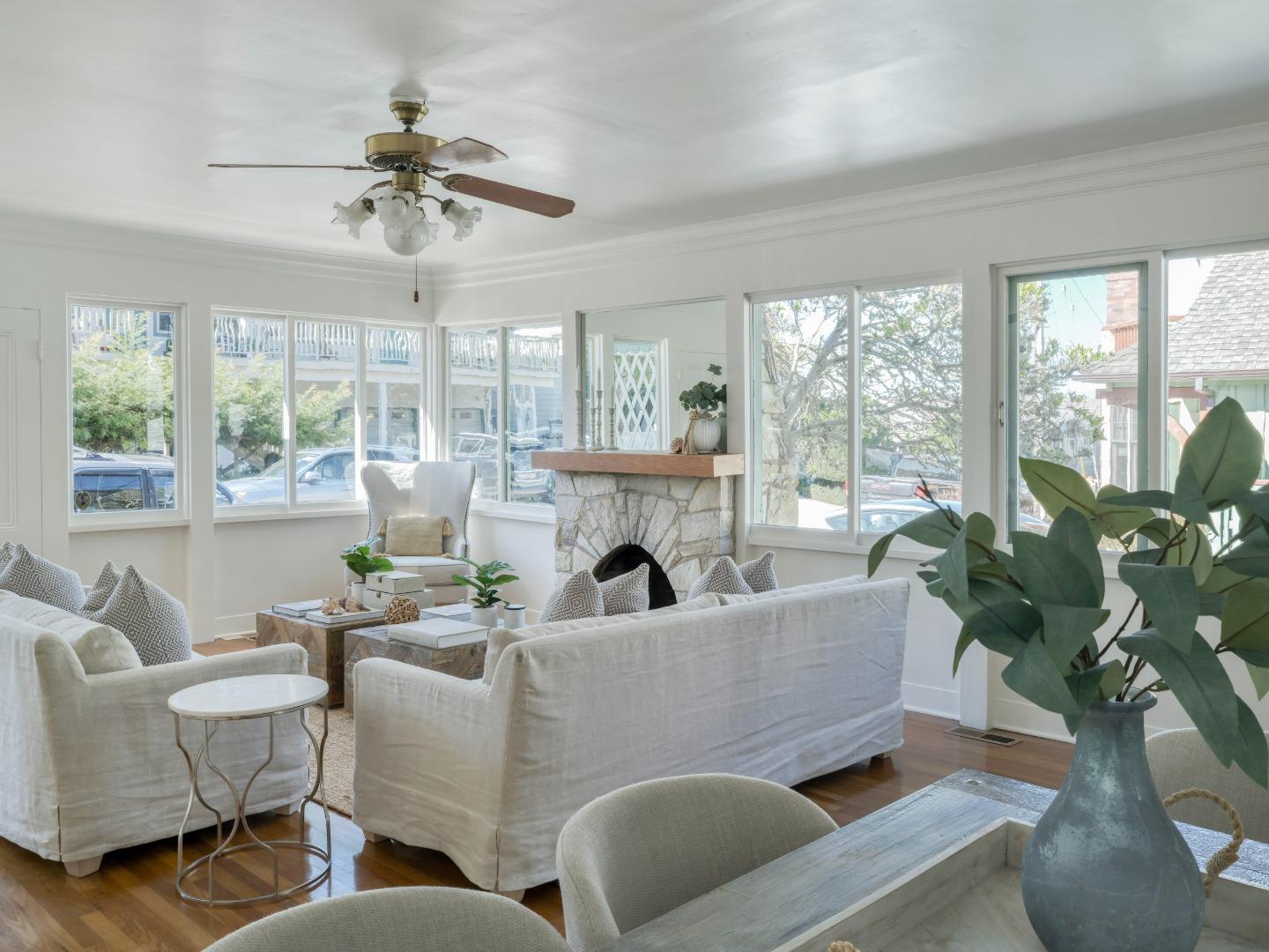 Detail Gallery Image 8 of 22 For 113 14th St, Pacific Grove,  CA 93950 - 3 Beds | 2 Baths