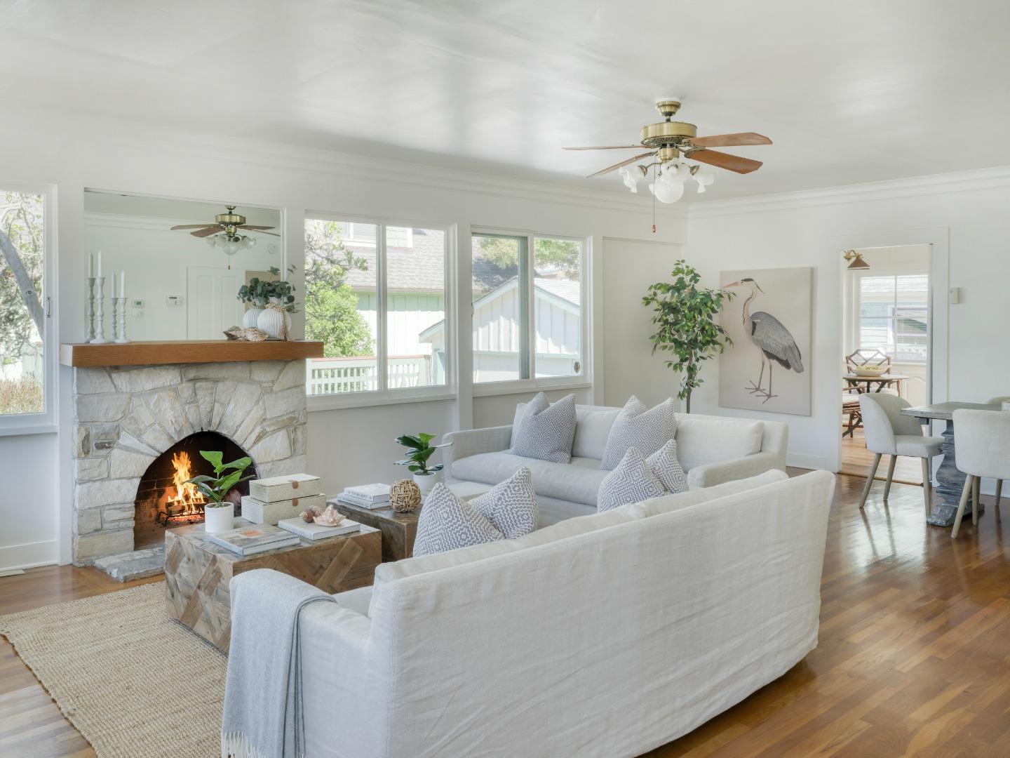 Detail Gallery Image 9 of 22 For 113 14th St, Pacific Grove,  CA 93950 - 3 Beds | 2 Baths