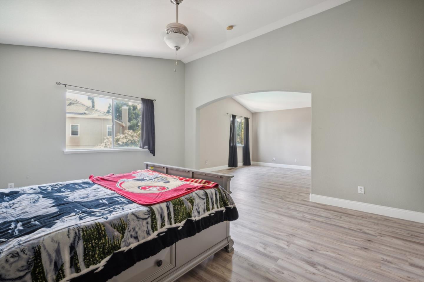 Detail Gallery Image 10 of 16 For 1009 Garden St, Los Banos,  CA 93635 - 5 Beds | 3 Baths