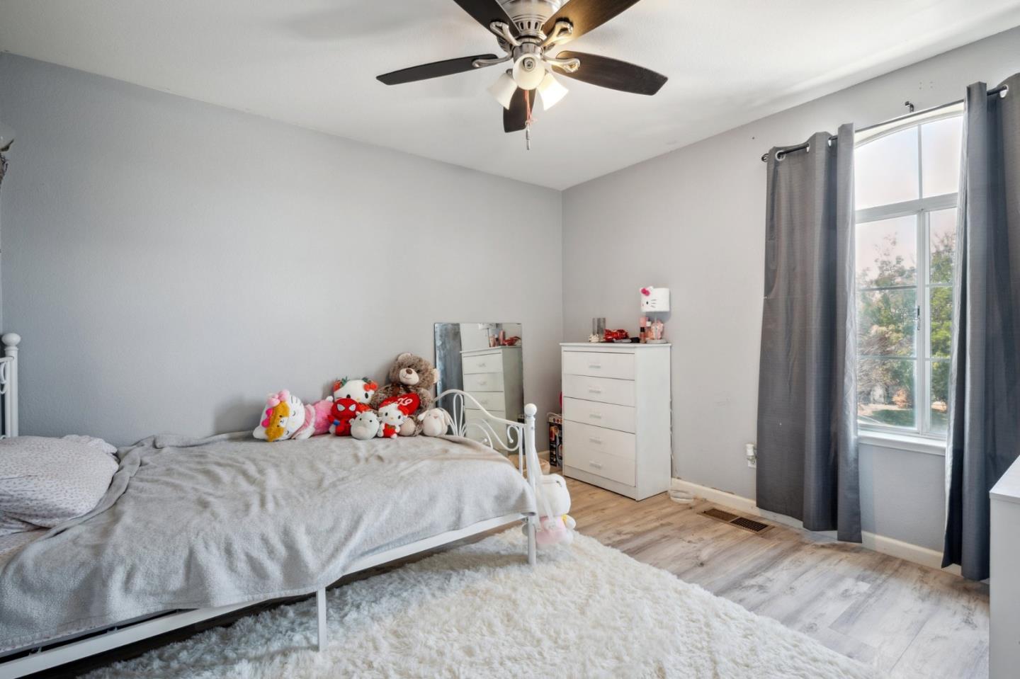 Detail Gallery Image 12 of 16 For 1009 Garden St, Los Banos,  CA 93635 - 5 Beds | 3 Baths