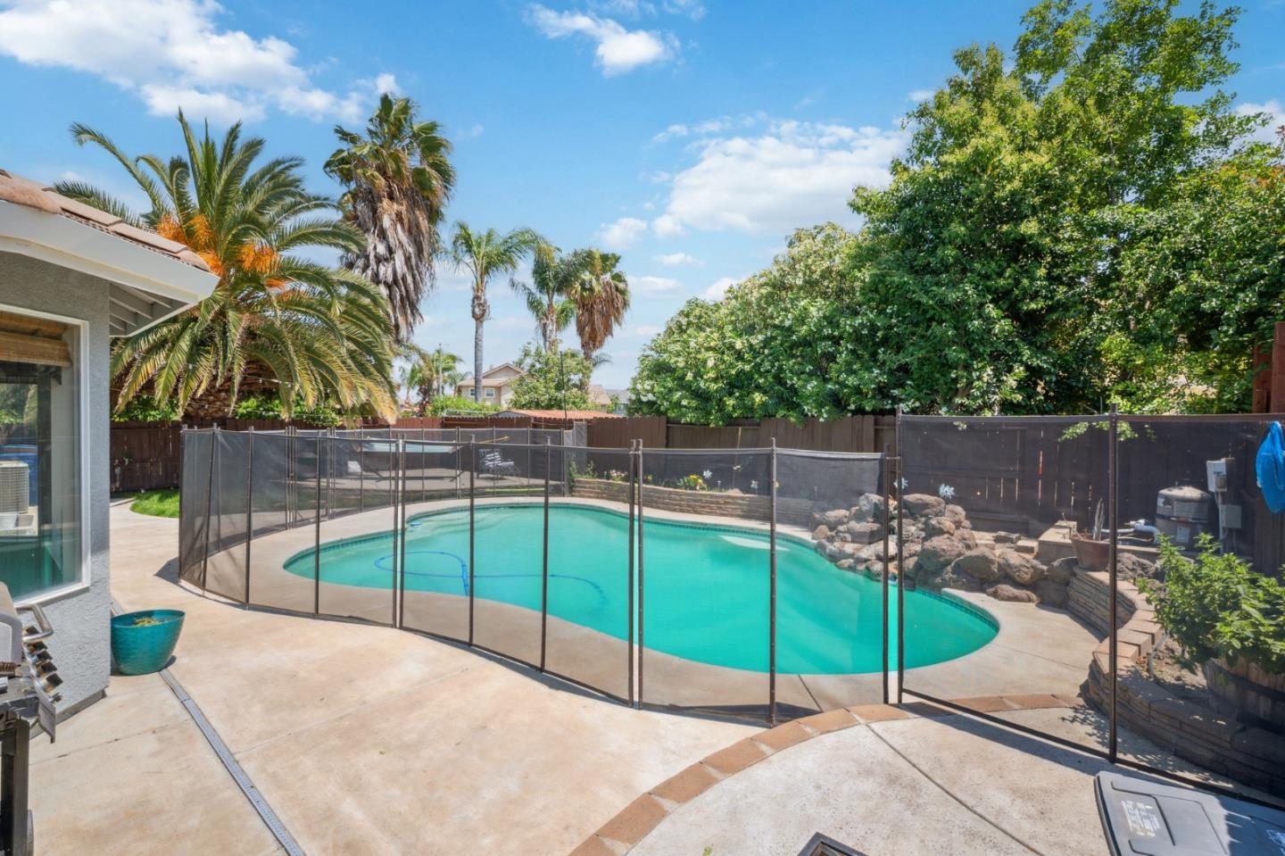 Detail Gallery Image 13 of 16 For 1009 Garden St, Los Banos,  CA 93635 - 5 Beds | 3 Baths