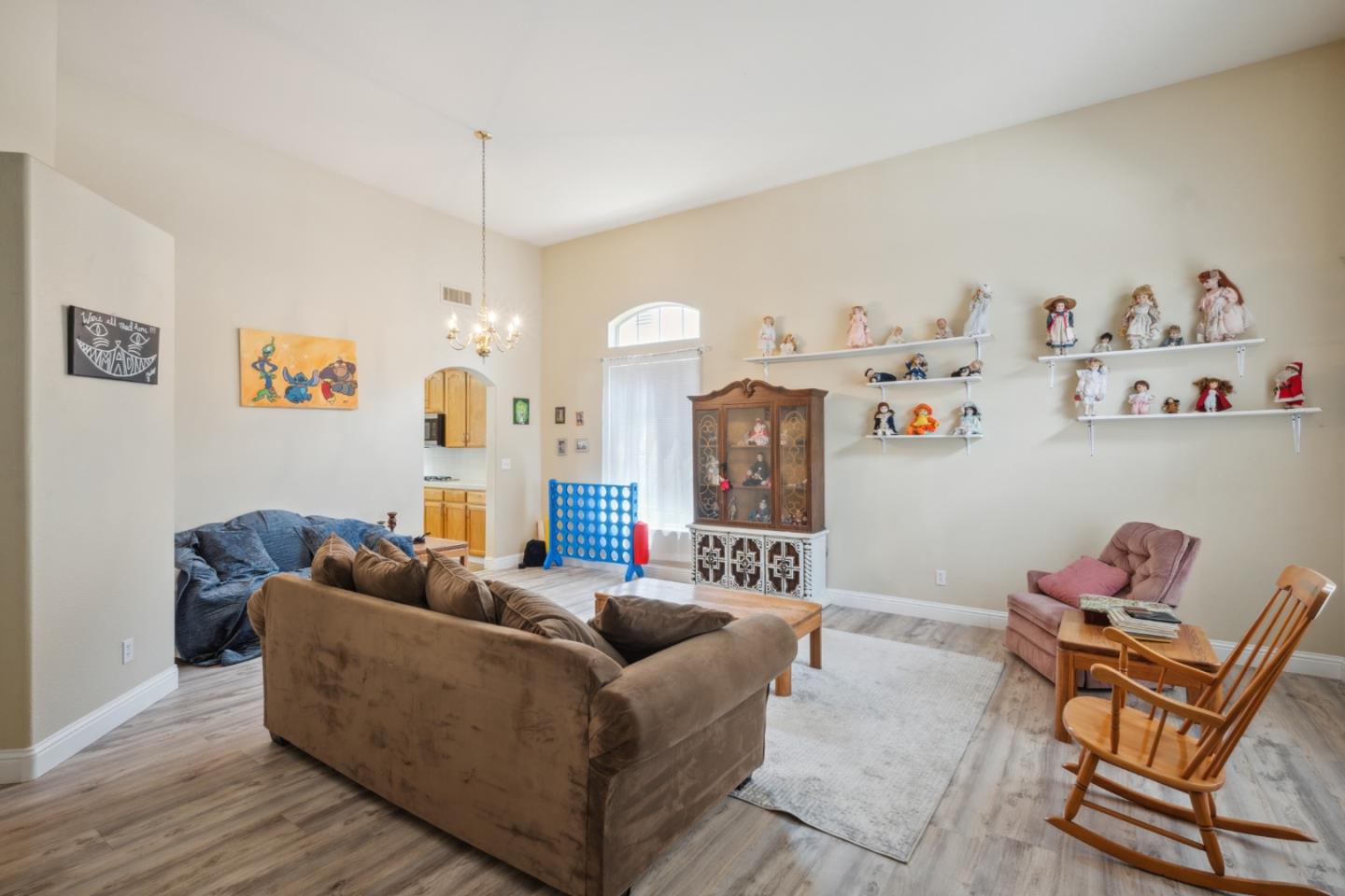 Detail Gallery Image 3 of 16 For 1009 Garden St, Los Banos,  CA 93635 - 5 Beds | 3 Baths