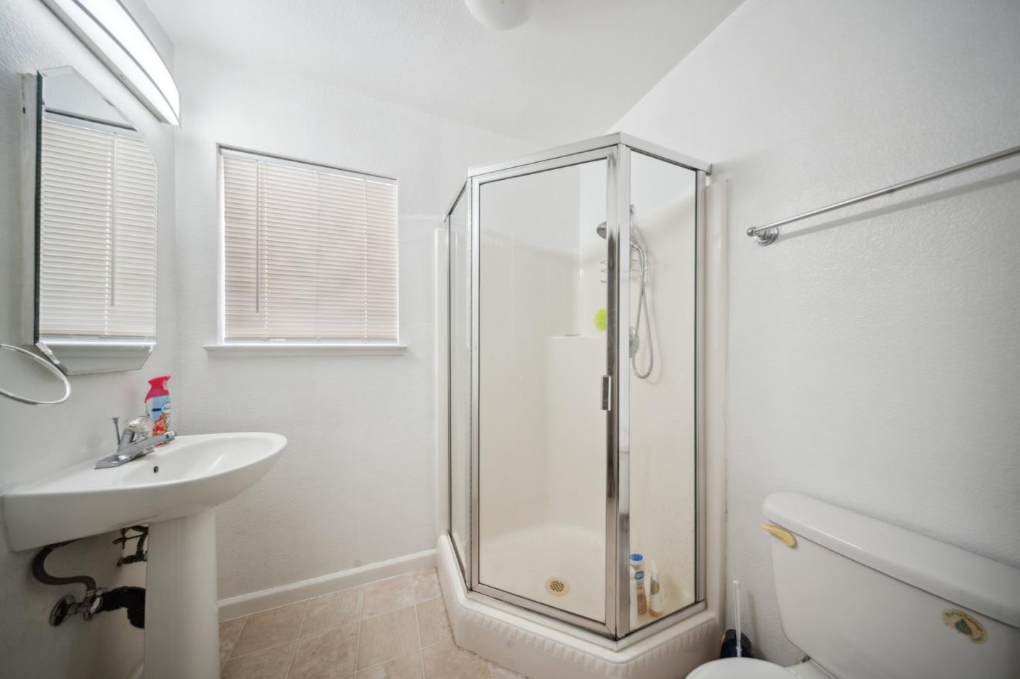 Detail Gallery Image 7 of 16 For 1009 Garden St, Los Banos,  CA 93635 - 5 Beds | 3 Baths