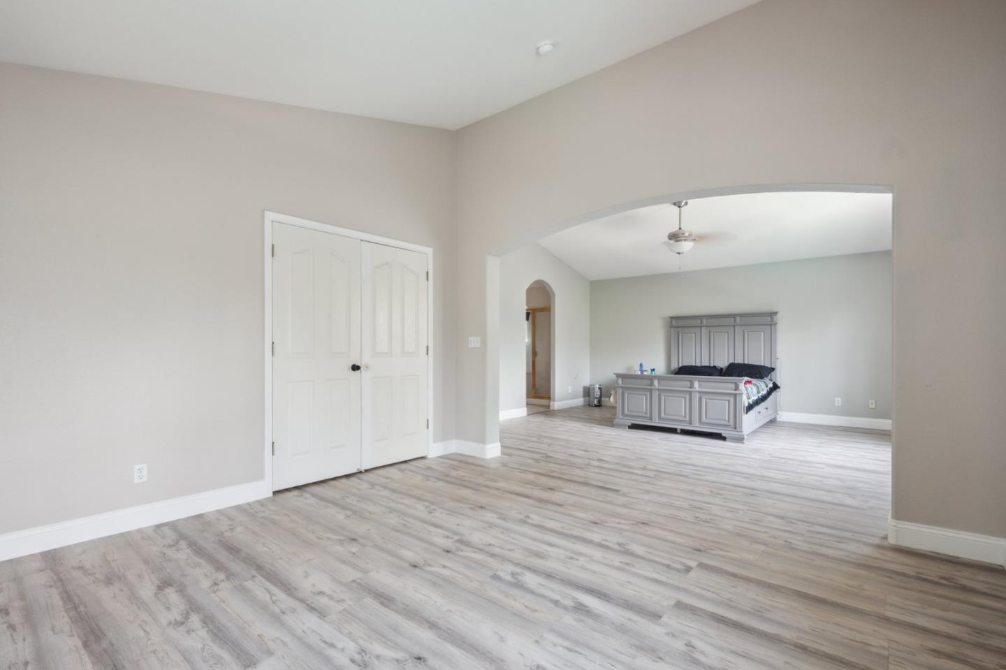 Detail Gallery Image 8 of 16 For 1009 Garden St, Los Banos,  CA 93635 - 5 Beds | 3 Baths