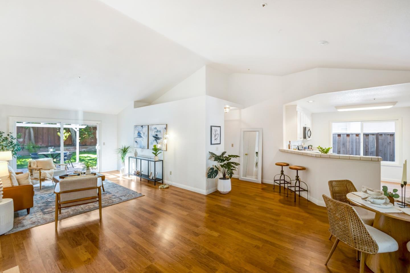 Detail Gallery Image 4 of 15 For 17602 Winding Creek Rd, Salinas,  CA 93908 - 3 Beds | 2 Baths