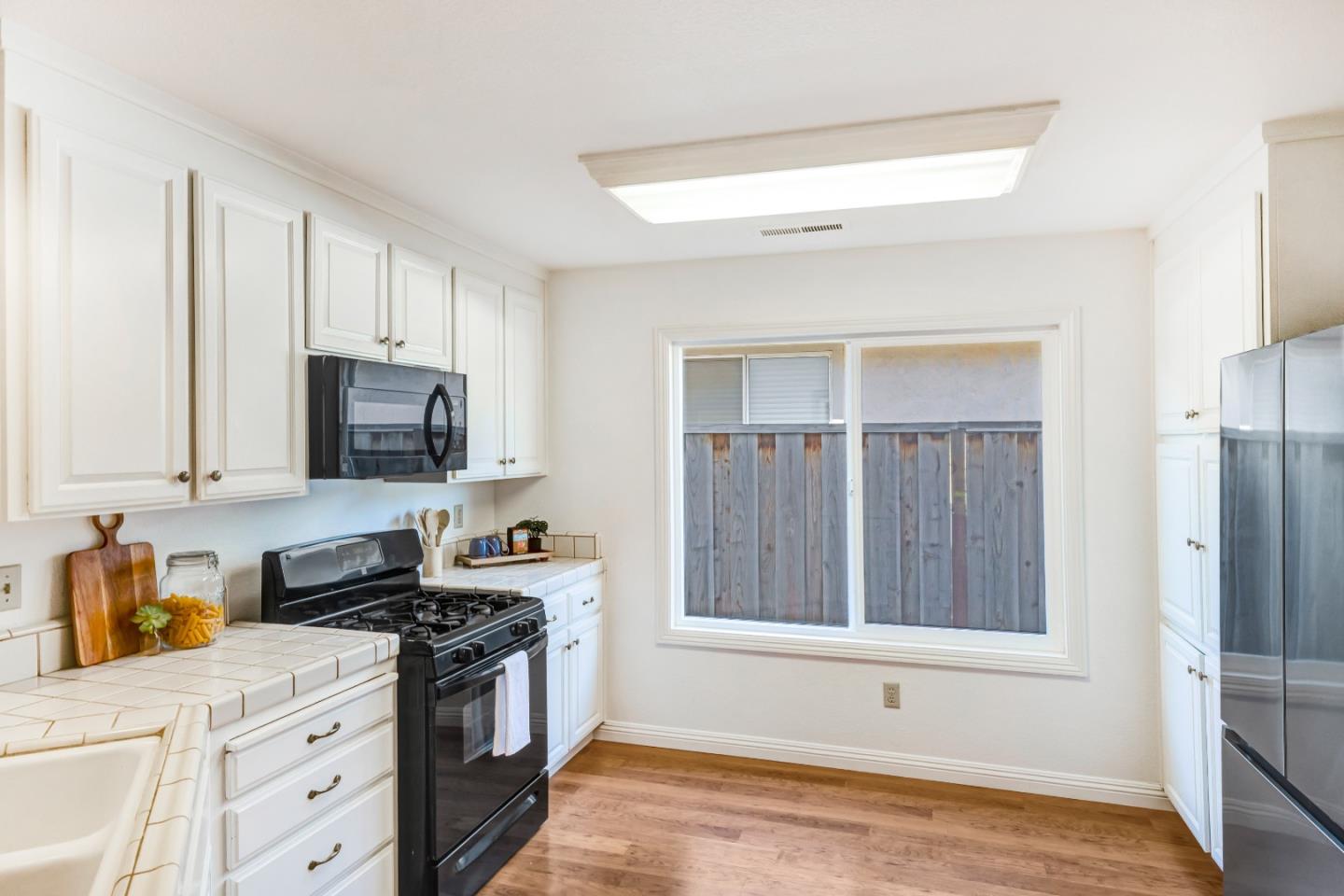 Detail Gallery Image 8 of 15 For 17602 Winding Creek Rd, Salinas,  CA 93908 - 3 Beds | 2 Baths