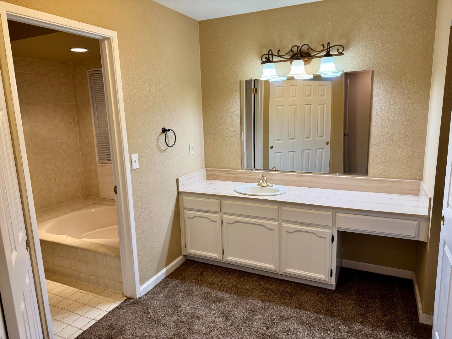 Detail Gallery Image 8 of 9 For 9810 Rye Ct, Salinas,  CA 93907 - 4 Beds | 2 Baths