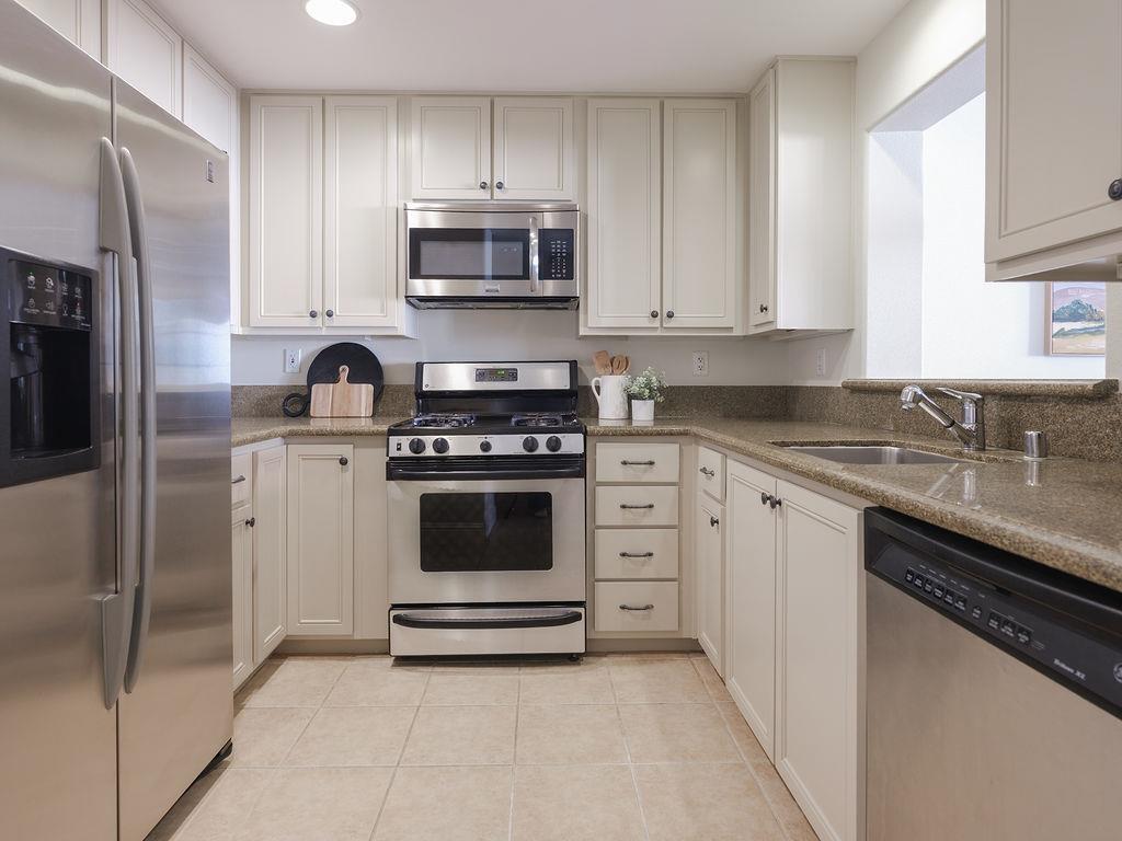 Detail Gallery Image 7 of 16 For 633 Elm St #406,  San Carlos,  CA 94070 - 1 Beds | 1 Baths