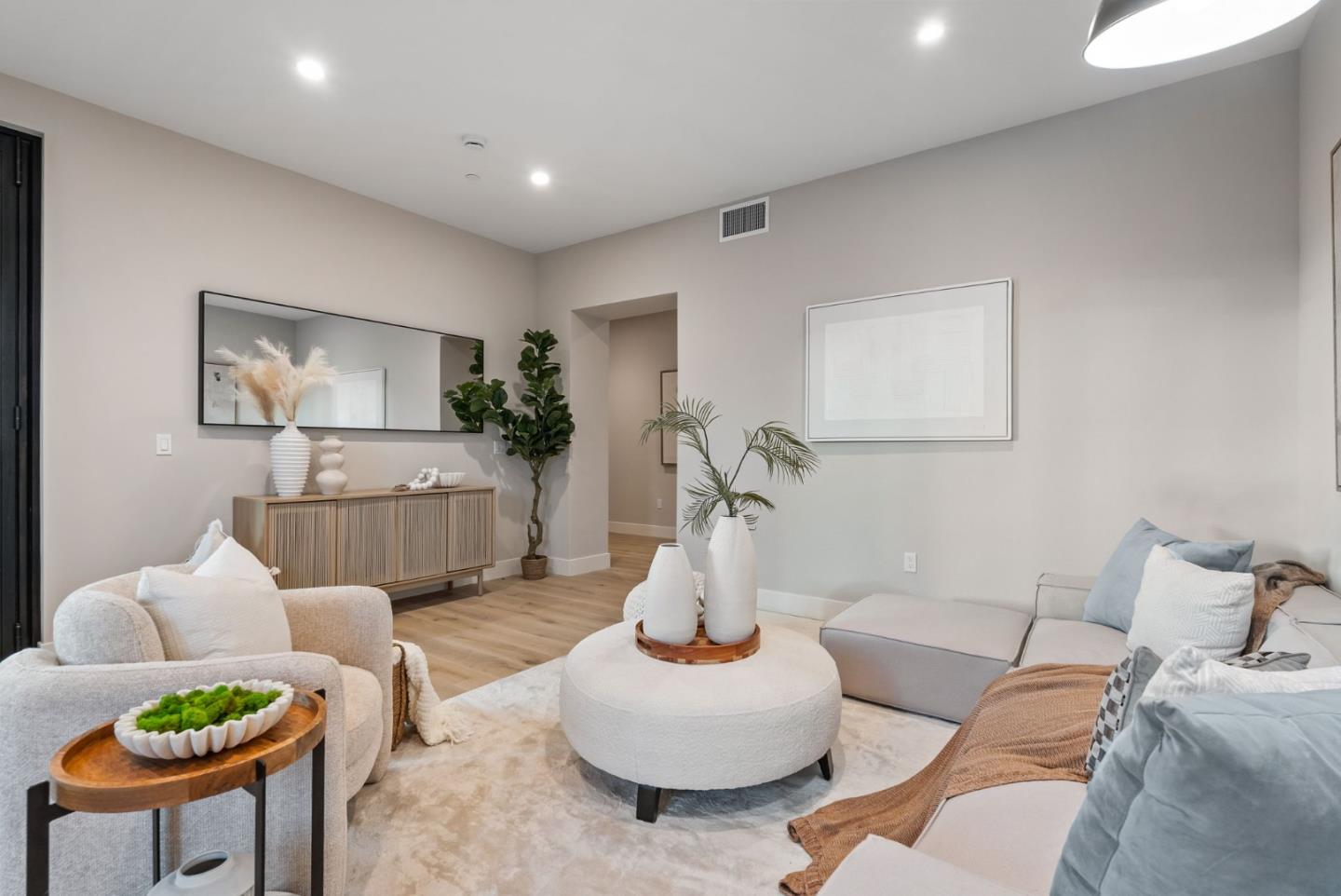 Detail Gallery Image 14 of 53 For 229 Hope St, Mountain View,  CA 94041 - 3 Beds | 3/1 Baths