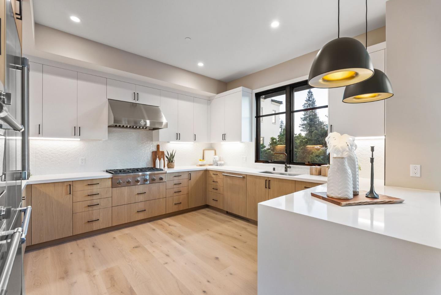 Detail Gallery Image 15 of 53 For 229 Hope St, Mountain View,  CA 94041 - 3 Beds | 3/1 Baths