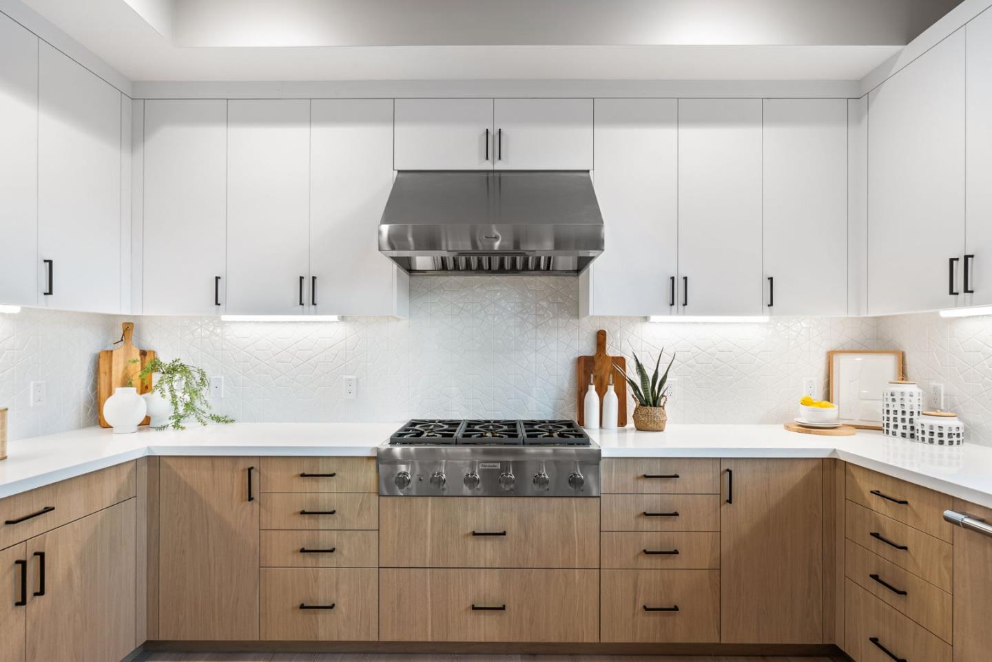 Detail Gallery Image 16 of 53 For 229 Hope St, Mountain View,  CA 94041 - 3 Beds | 3/1 Baths