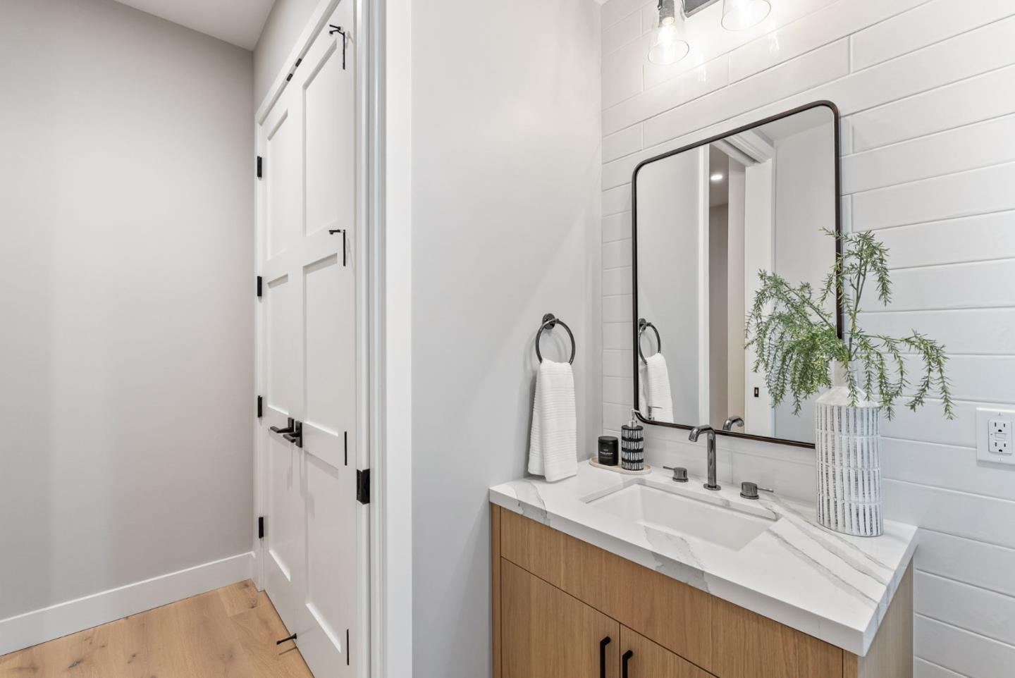 Detail Gallery Image 23 of 53 For 229 Hope St, Mountain View,  CA 94041 - 3 Beds | 3/1 Baths