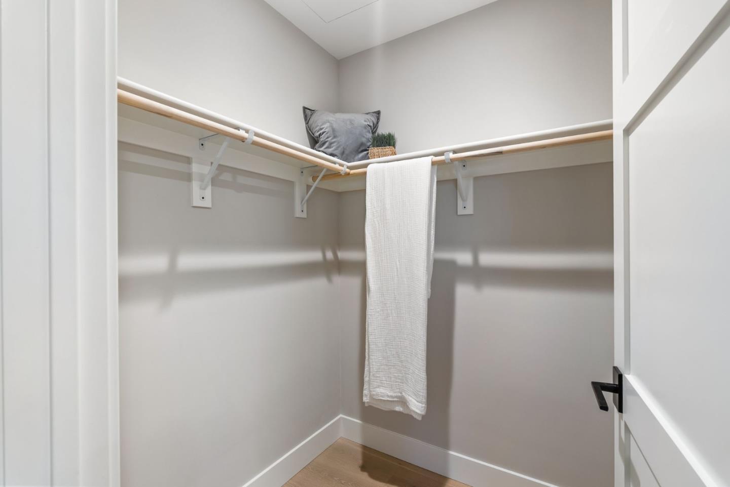 Detail Gallery Image 33 of 53 For 229 Hope St, Mountain View,  CA 94041 - 3 Beds | 3/1 Baths