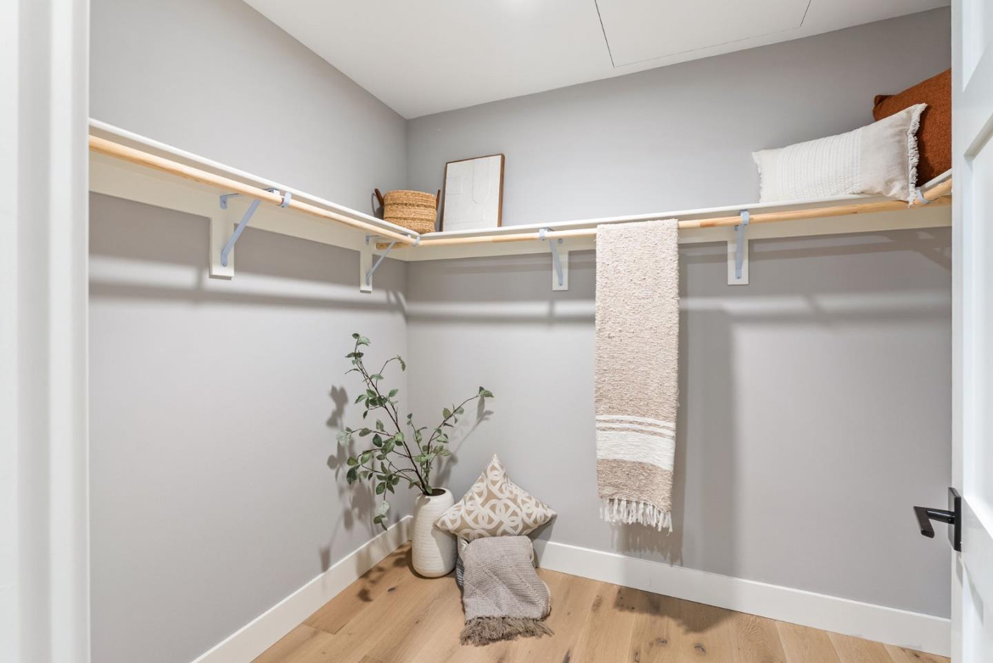 Detail Gallery Image 42 of 53 For 229 Hope St, Mountain View,  CA 94041 - 3 Beds | 3/1 Baths