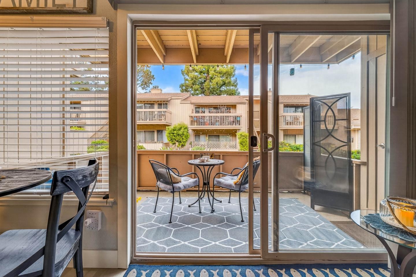 Detail Gallery Image 10 of 30 For 300 Glenwood Cir #159,  Monterey,  CA 93940 - 1 Beds | 1 Baths