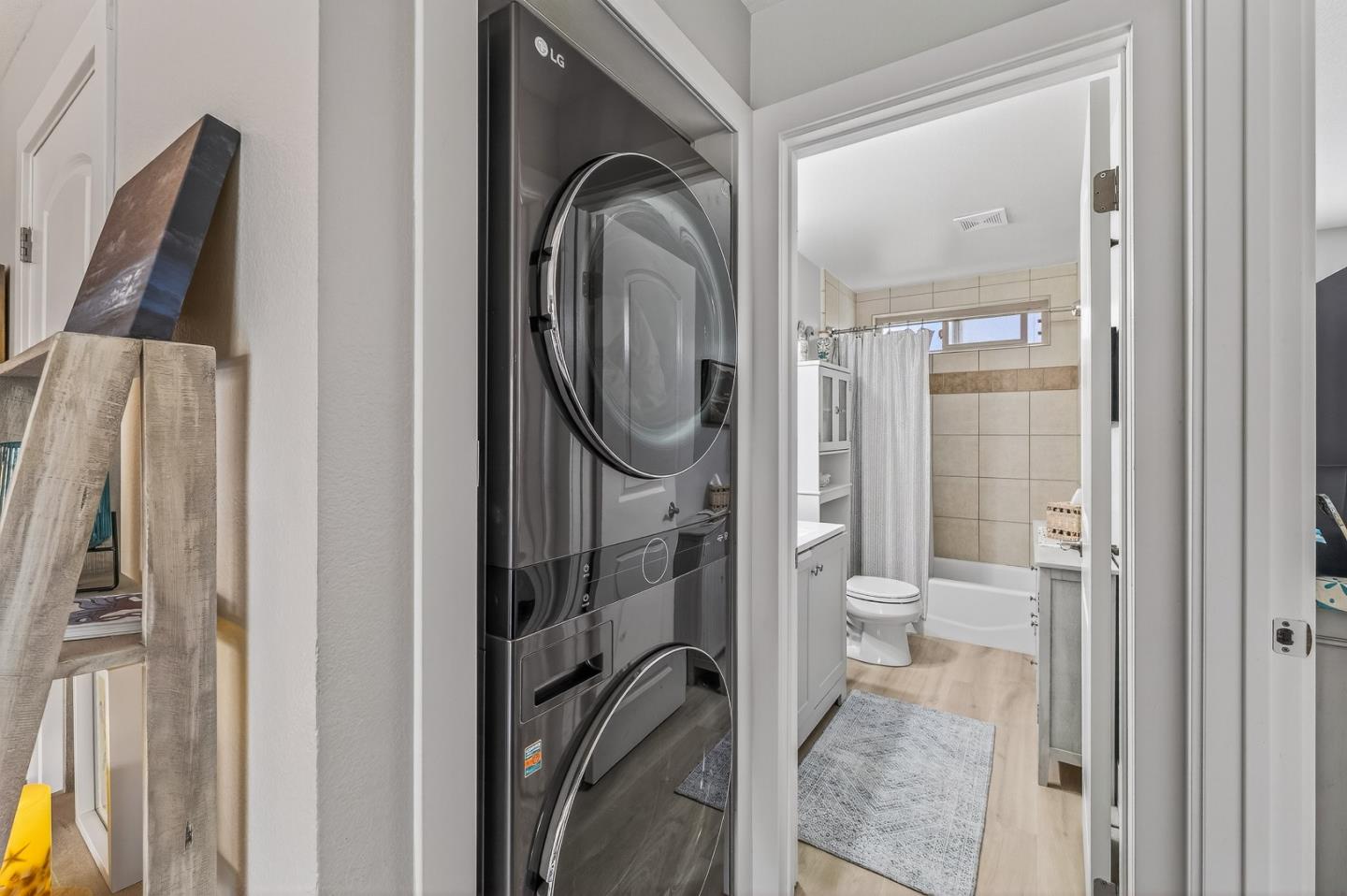 Detail Gallery Image 15 of 30 For 300 Glenwood Cir #159,  Monterey,  CA 93940 - 1 Beds | 1 Baths