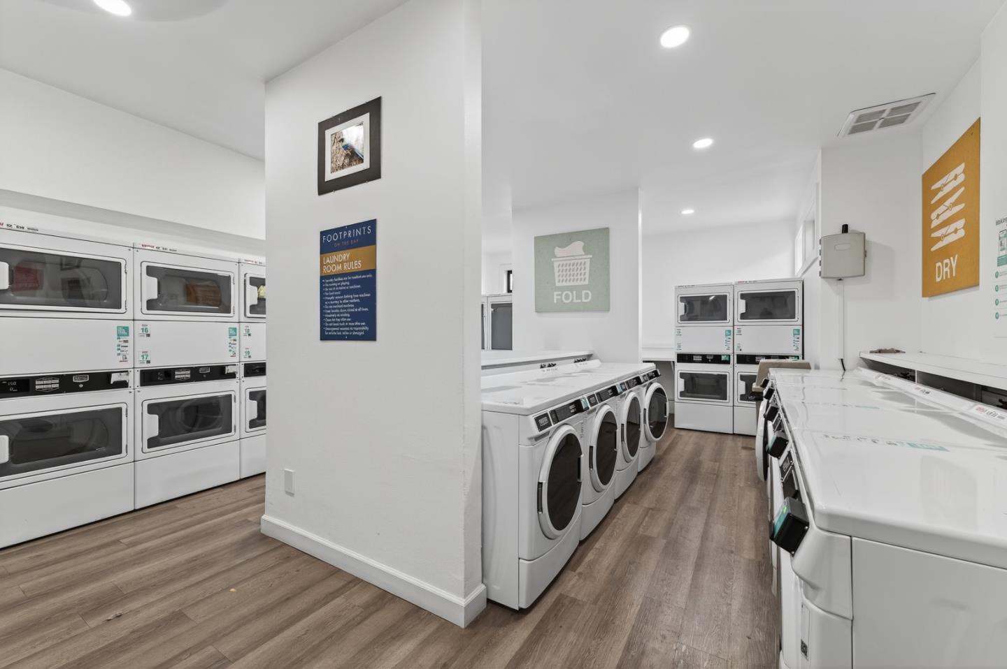 Detail Gallery Image 26 of 30 For 300 Glenwood Cir #159,  Monterey,  CA 93940 - 1 Beds | 1 Baths