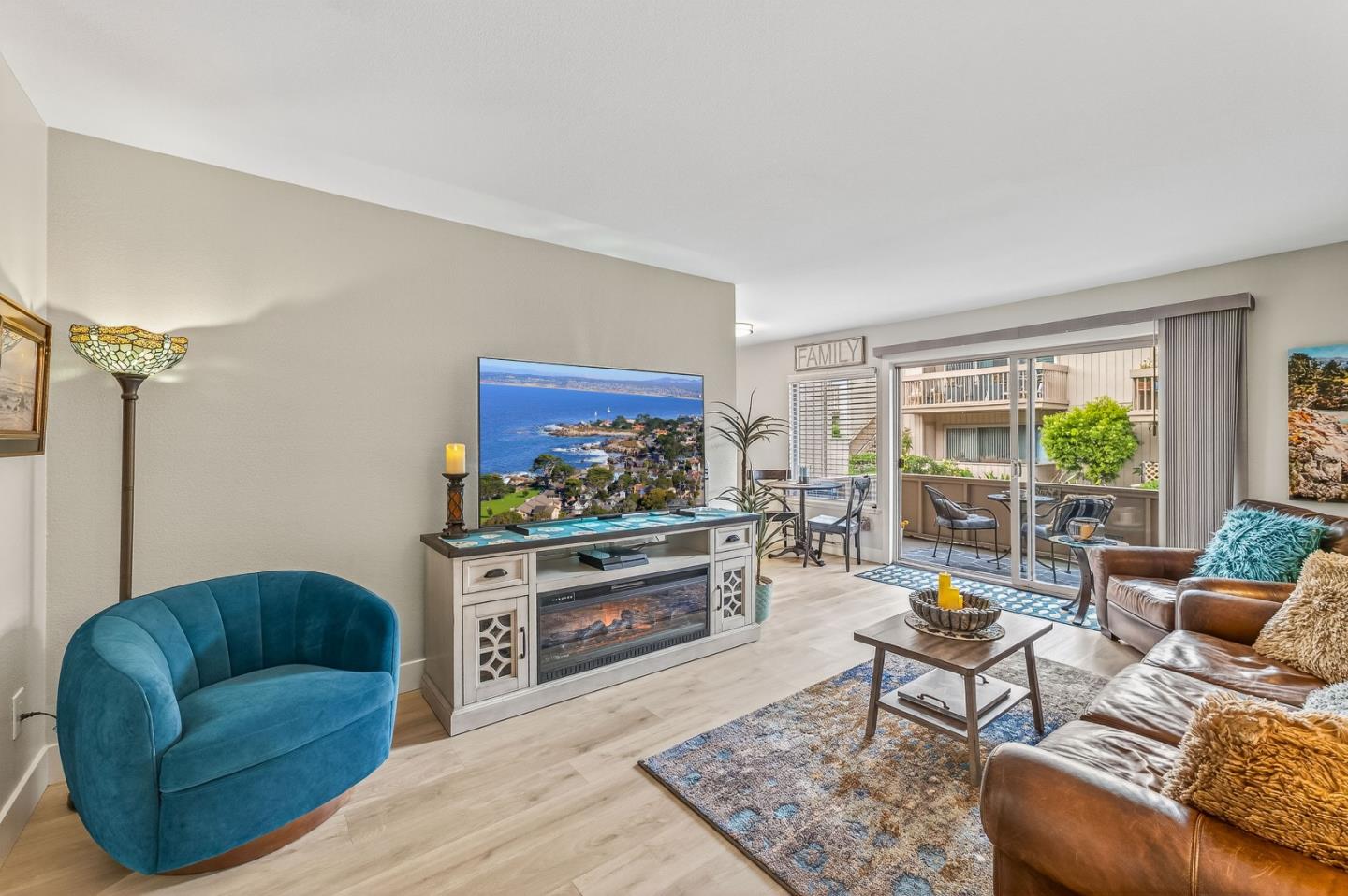 Detail Gallery Image 3 of 30 For 300 Glenwood Cir #159,  Monterey,  CA 93940 - 1 Beds | 1 Baths