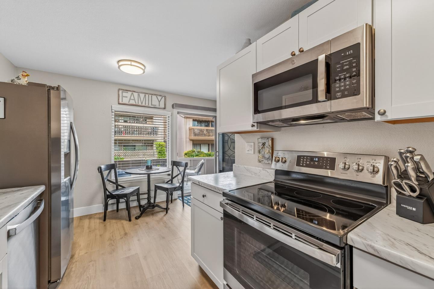 Detail Gallery Image 7 of 30 For 300 Glenwood Cir #159,  Monterey,  CA 93940 - 1 Beds | 1 Baths