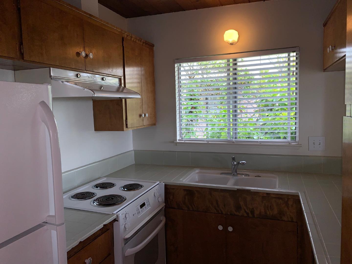 Detail Gallery Image 2 of 6 For 373 Sea Ridge Rd #1,  Aptos,  CA 95003 - 2 Beds | 1 Baths