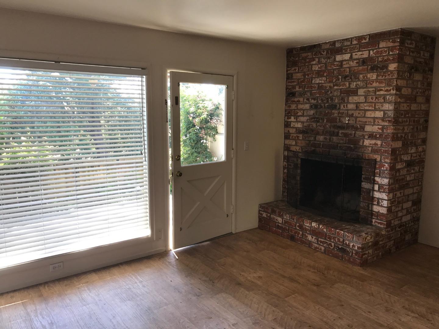 Detail Gallery Image 3 of 6 For 373 Sea Ridge Rd #1,  Aptos,  CA 95003 - 2 Beds | 1 Baths