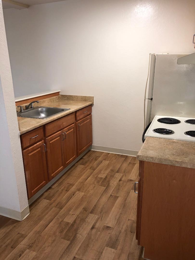 Detail Gallery Image 3 of 8 For 919 Capitola Ave #8,  Capitola,  CA 95010 - 1 Beds | 1 Baths