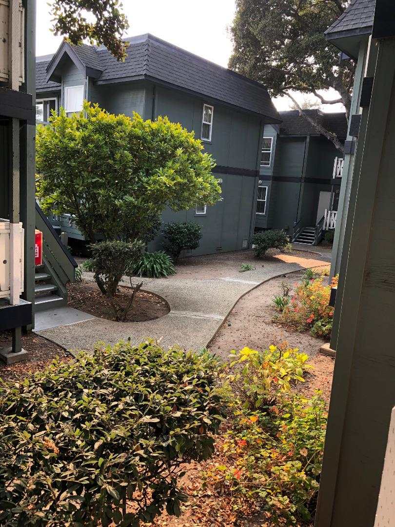 Detail Gallery Image 5 of 8 For 919 Capitola Ave #8,  Capitola,  CA 95010 - 1 Beds | 1 Baths