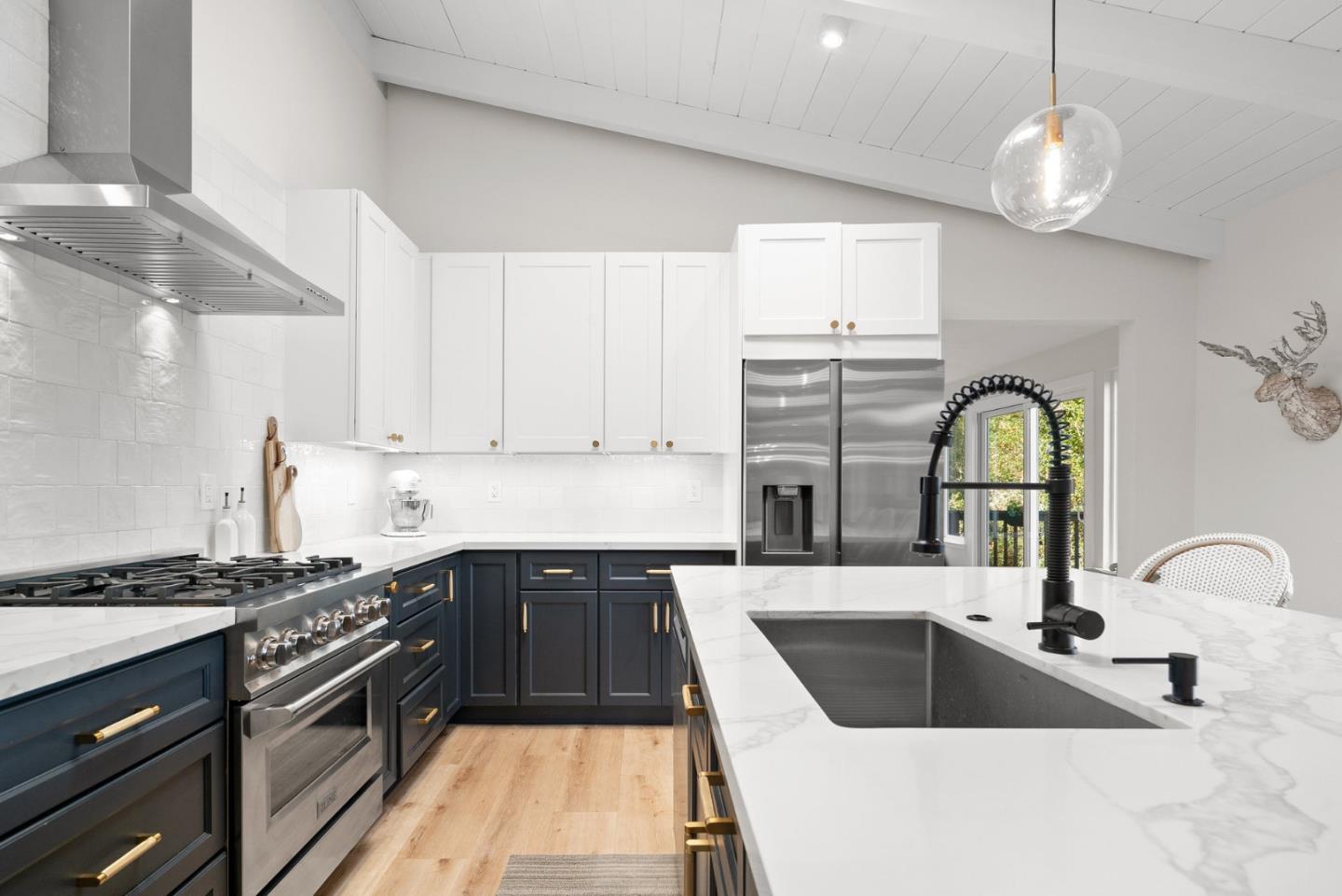 Detail Gallery Image 9 of 33 For 265 Bunker Hl, Aptos,  CA 95003 - 3 Beds | 2 Baths