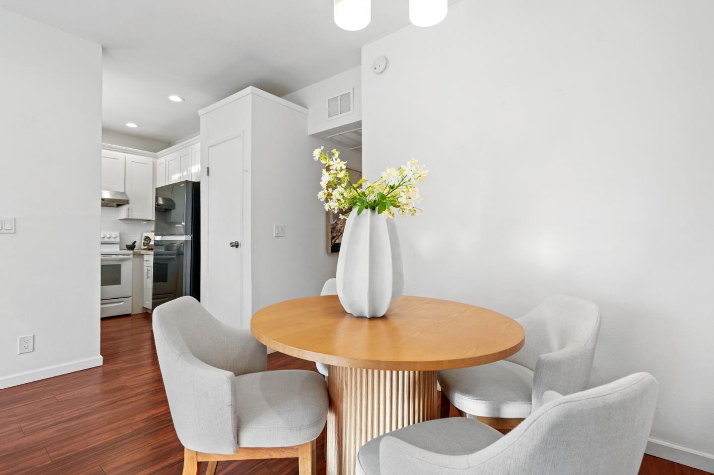 Detail Gallery Image 13 of 33 For 134 Hackamore Ln, Fremont,  CA 94539 - 2 Beds | 2 Baths