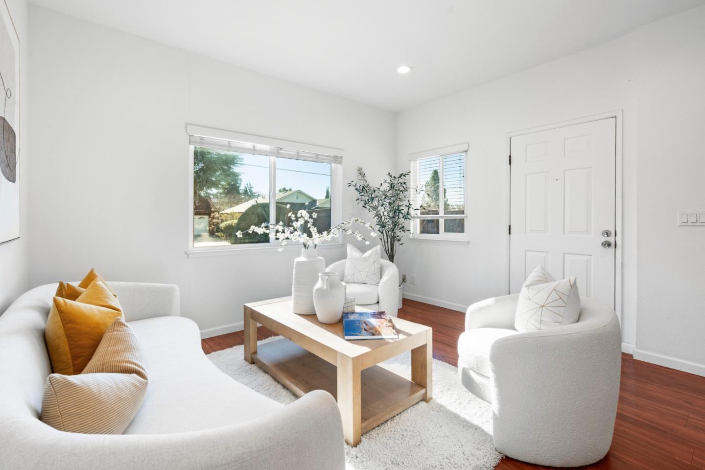 Detail Gallery Image 3 of 33 For 134 Hackamore Ln, Fremont,  CA 94539 - 2 Beds | 2 Baths