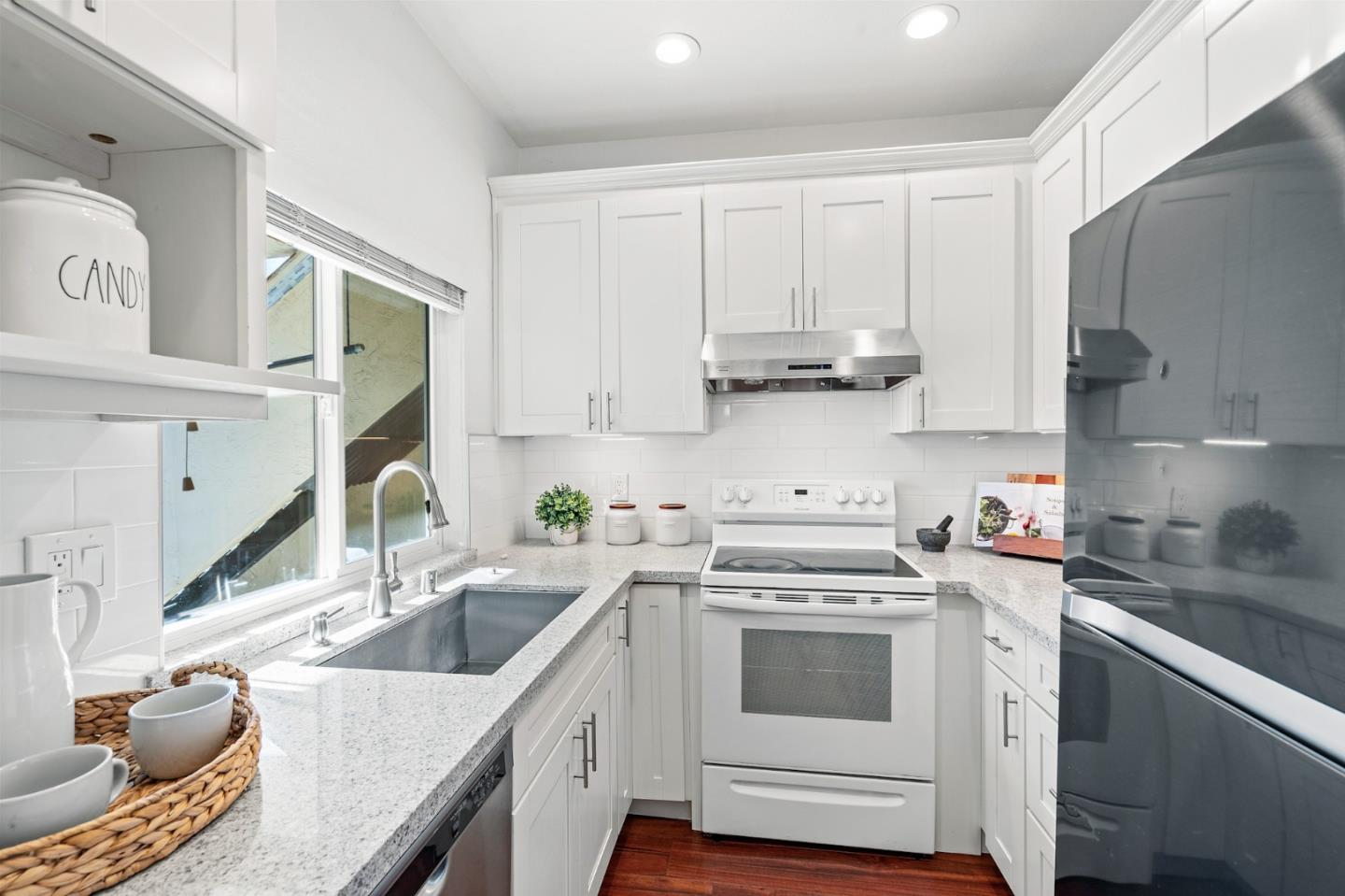 Detail Gallery Image 7 of 33 For 134 Hackamore Ln, Fremont,  CA 94539 - 2 Beds | 2 Baths