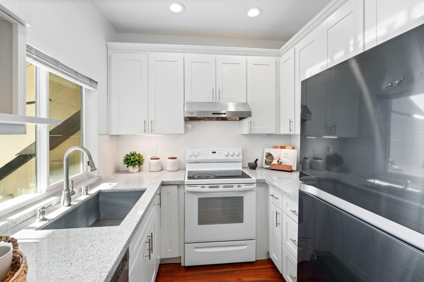 Detail Gallery Image 9 of 33 For 134 Hackamore Ln, Fremont,  CA 94539 - 2 Beds | 2 Baths