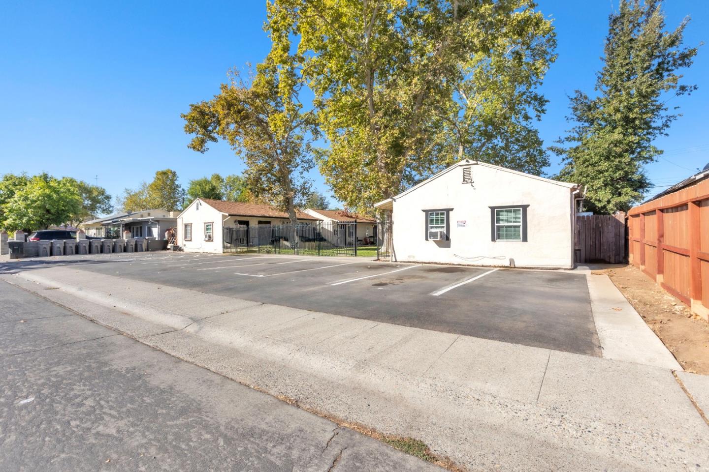 Detail Gallery Image 4 of 11 For 3723 Jasmine St, Sacramento,  CA 95838 - – Beds | – Baths