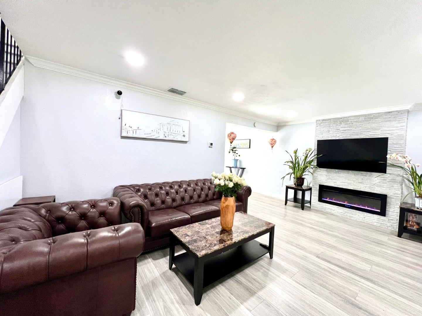 Detail Gallery Image 3 of 20 For 269 Orosi Way, San Jose,  CA 95116 - 4 Beds | 2/1 Baths