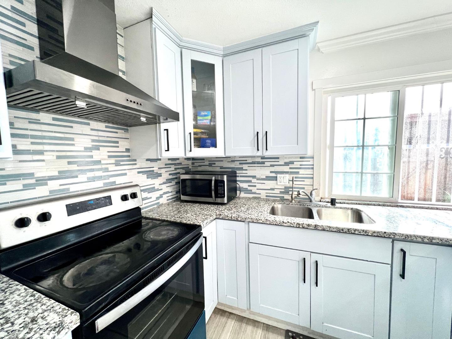 Detail Gallery Image 4 of 20 For 269 Orosi Way, San Jose,  CA 95116 - 4 Beds | 2/1 Baths