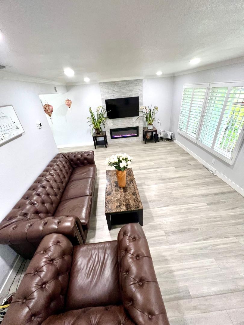 Detail Gallery Image 7 of 20 For 269 Orosi Way, San Jose,  CA 95116 - 4 Beds | 2/1 Baths